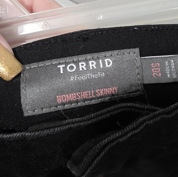 Torrid Women's Black Skinny Jeans - Picture 2 of 4
